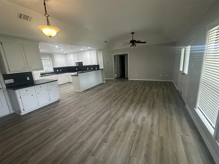 7210 Mikes St — Photo 10