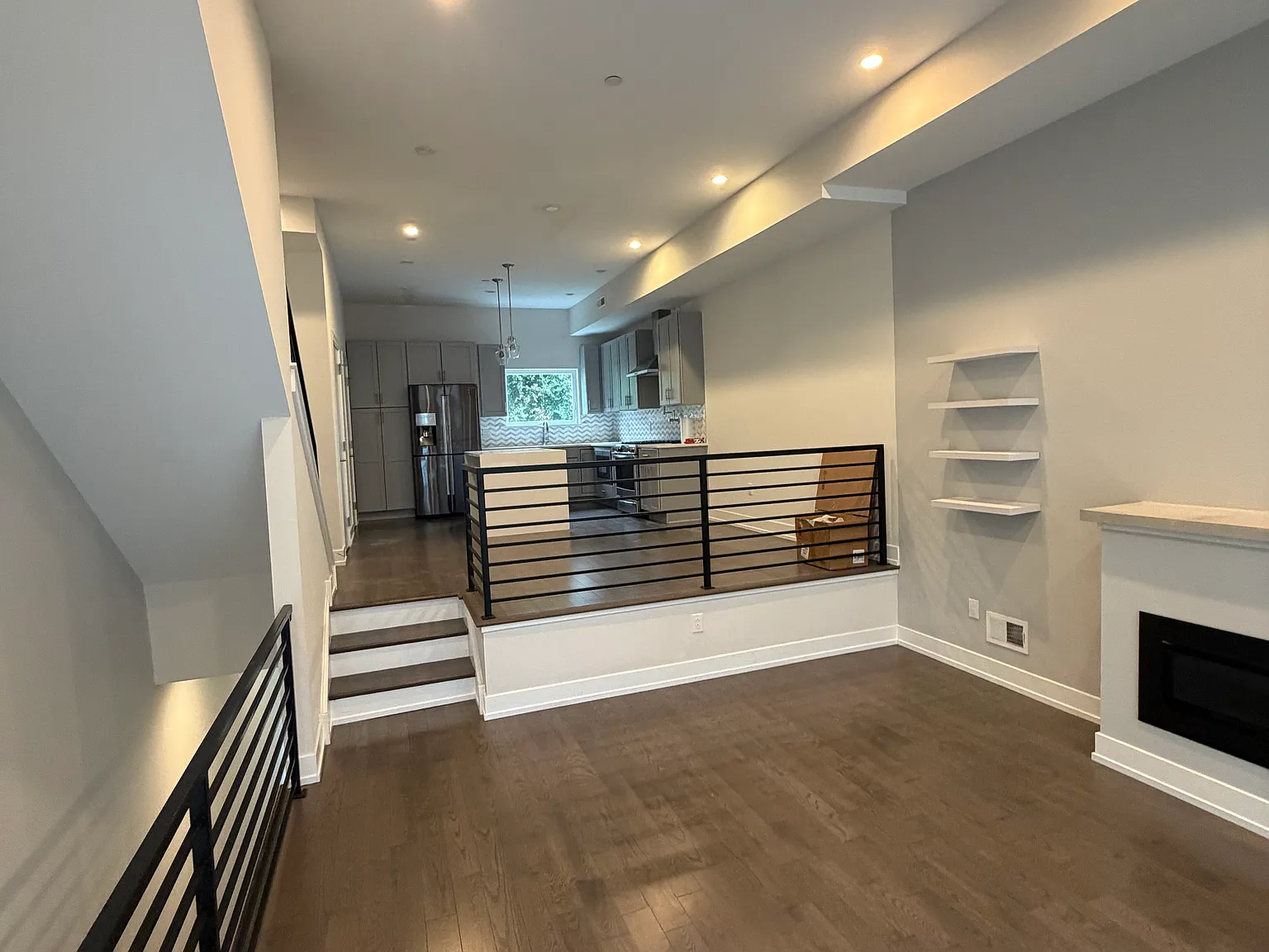 3 bed, 3.5 bath, 2400 sqft, $4,850 — Photo 4