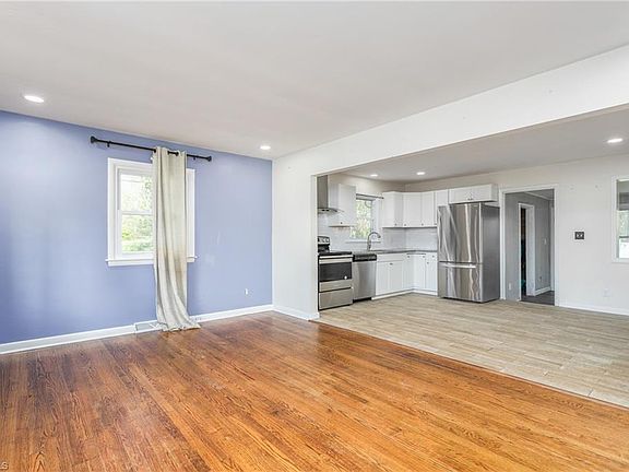 4th image of 7 Armhurst Ct