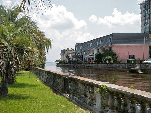 RIVER SHORES WATERFRONT