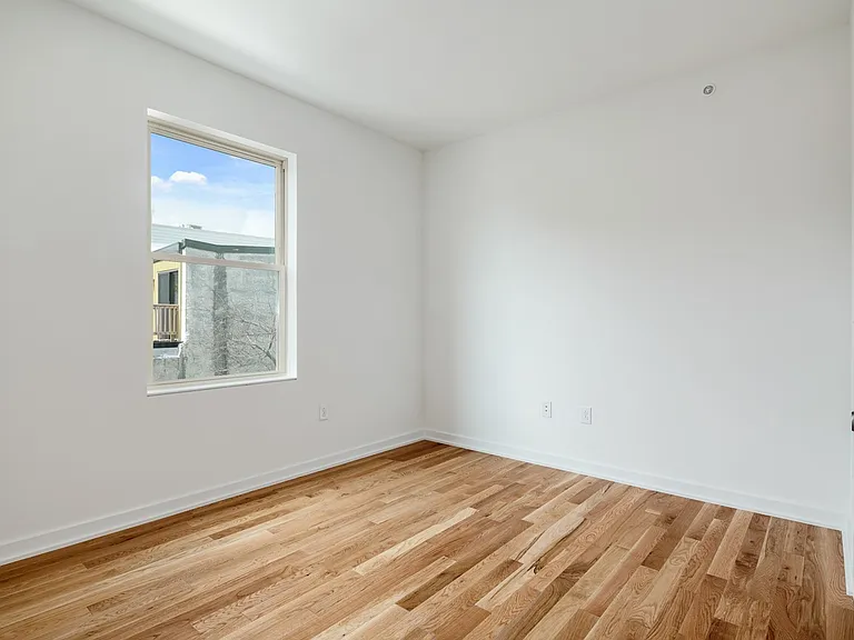 1917 E Letterly St — Photo 10