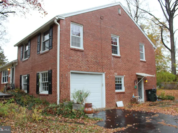 227 Canterbury Dr, Wallingford, PA 19086