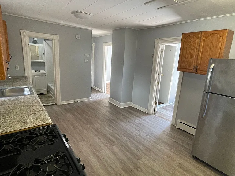664 State St — Photo 3
