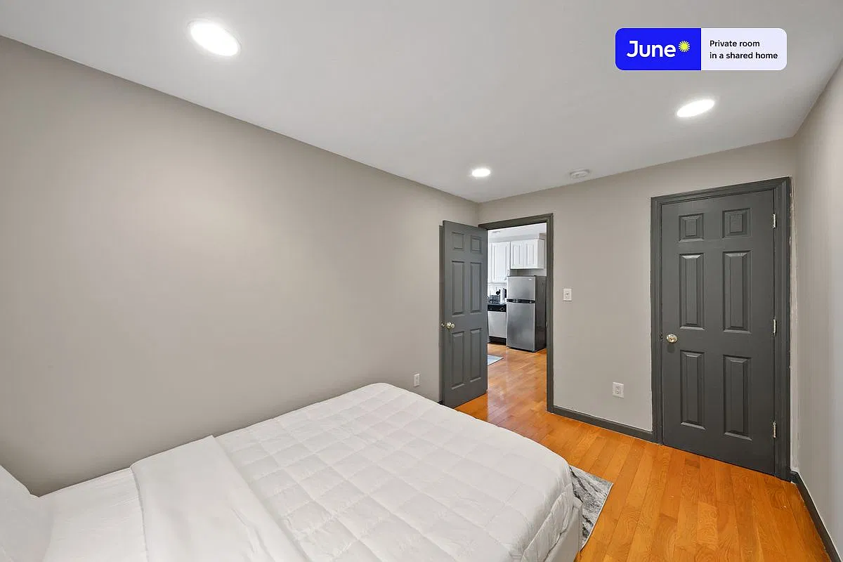 Queen bedroom in 3 bed/1 bath home in East Village #716 C — Photo 3