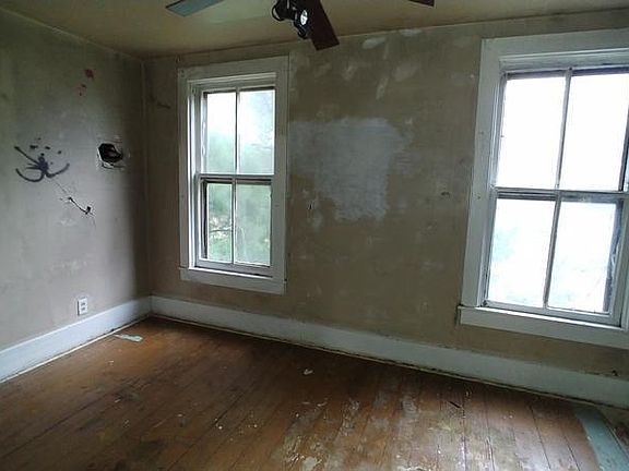 BEDROOM ON 2ND FLOOR
