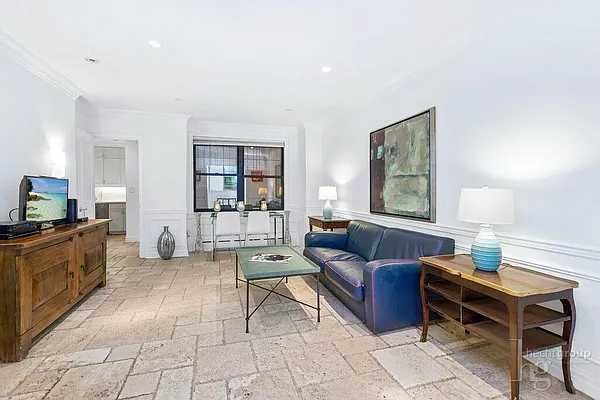 Rented by Hecht Group | media 8