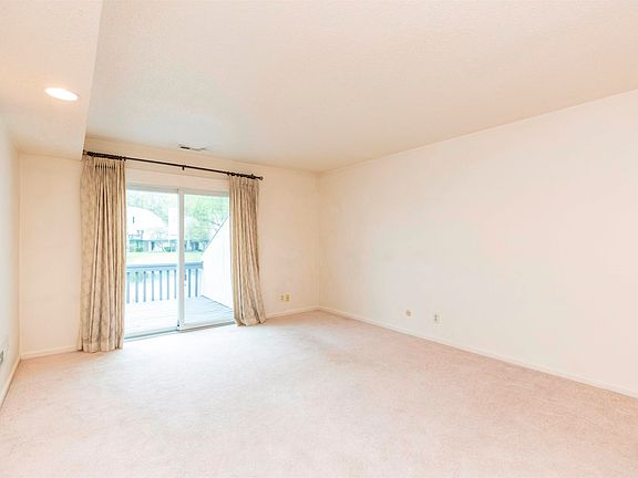 5th image of 18101 Stoneridge St APT D