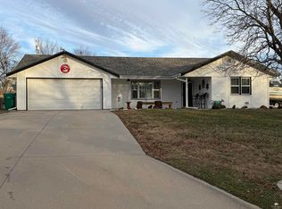 602 Knollwood St, Wakefield, KS 67487