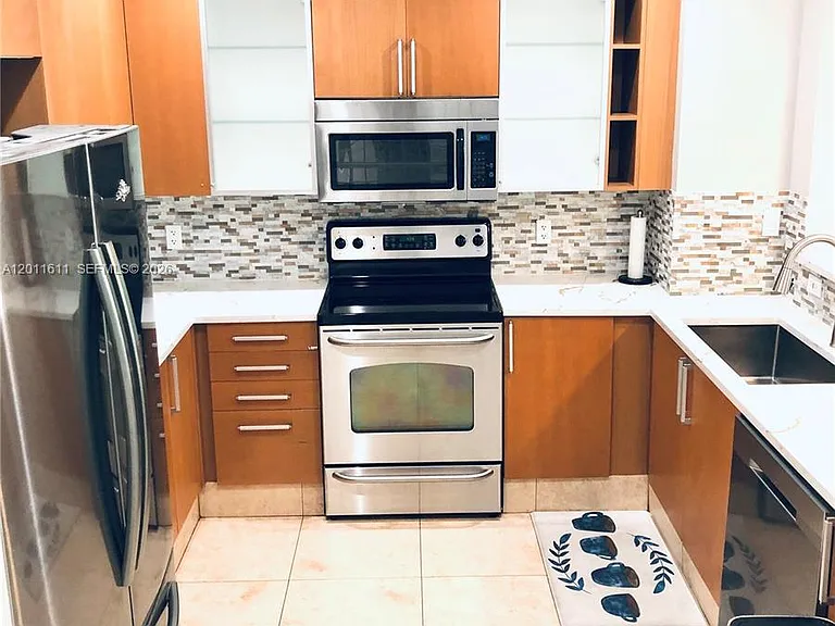822 NE 19th Ave — Photo 15