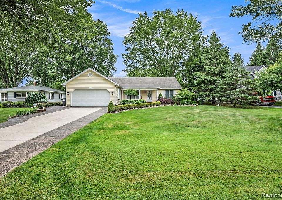 1st image of 15555 Park Ln