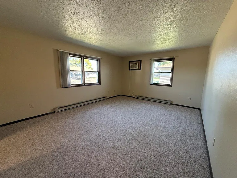 Salem Apartments — Photo 16