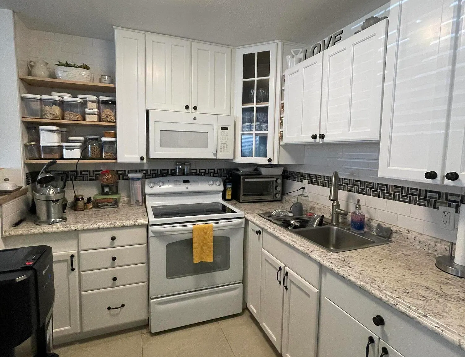 1 bed, 1.5 bath, 700 sqft, $1,600 — Photo 2