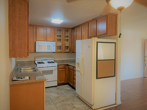 4th image of 526 Calle Montecito Unit 136