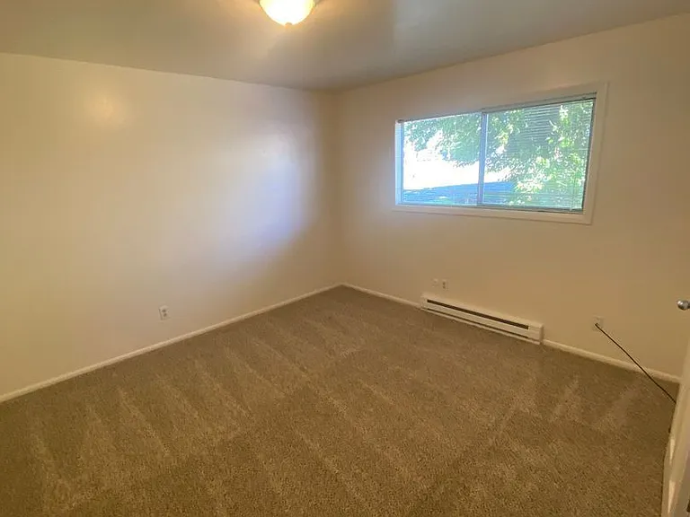 280 SE Orchard Ave #1 — Photo 6