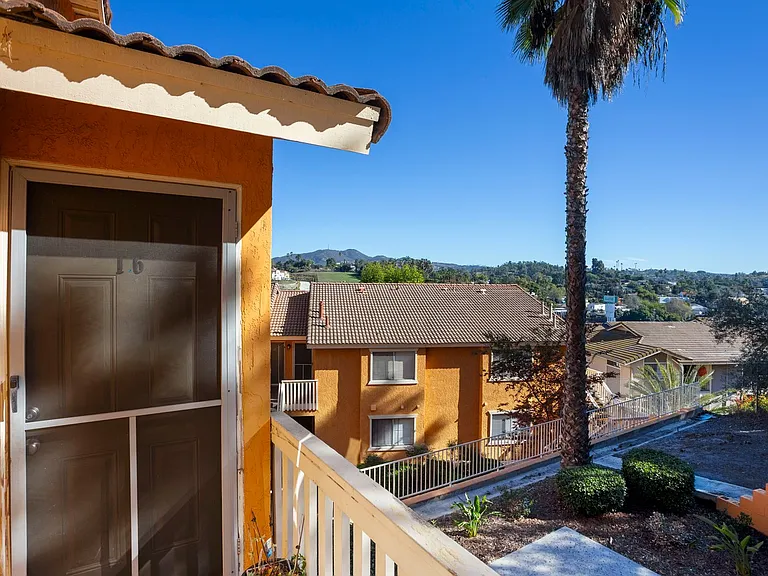 Tuscany Hills Apartments — Photo 41