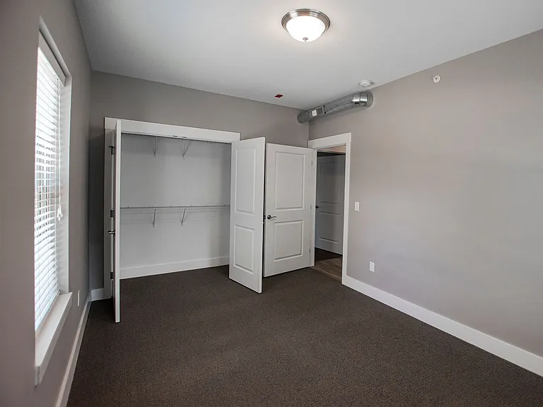 408 S Prairie St — Photo 24