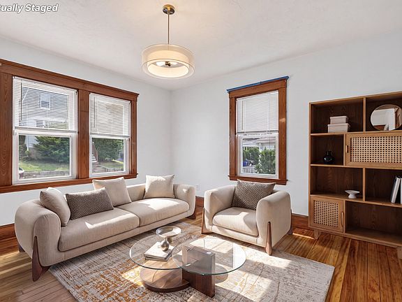 2nd image of 34 Bay View St