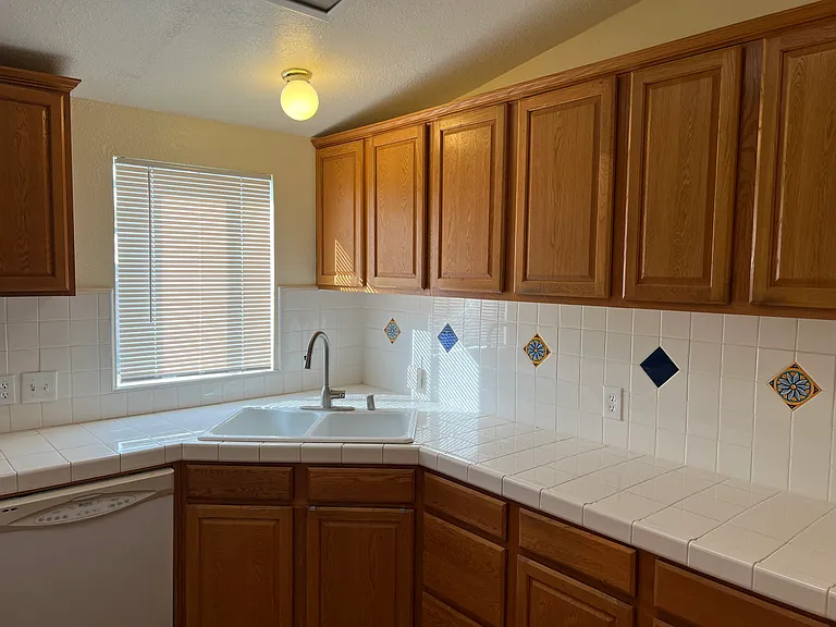 Kitchen w/ Lots of Counter Space