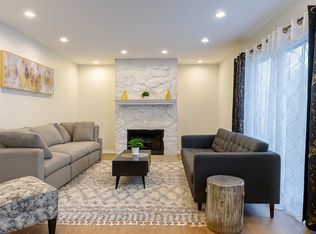 887 Saybrook Ln, Buffalo Grove, IL 60089