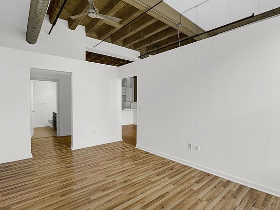 5th image of 1645 W Ogden Ave Unit 429