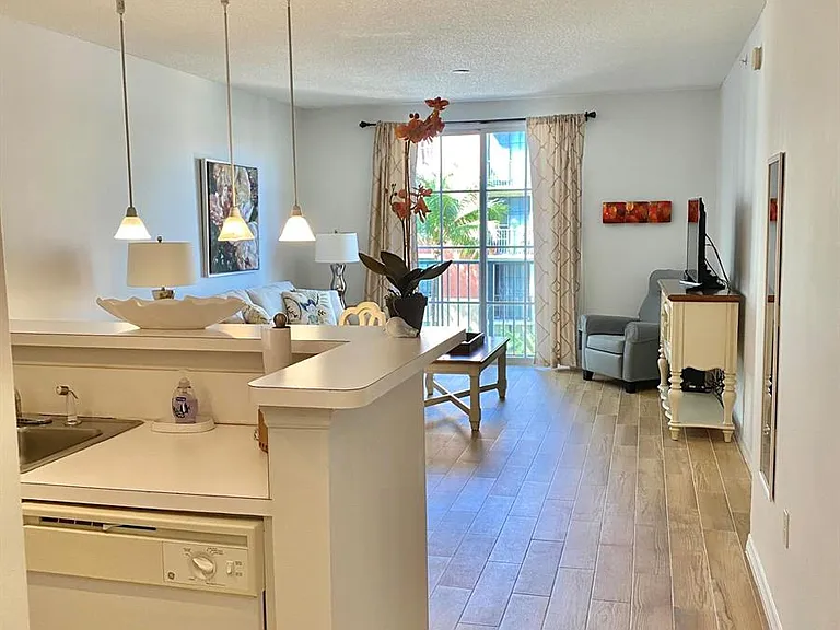 720 S Sapodilla Ave #312 — Photo 1