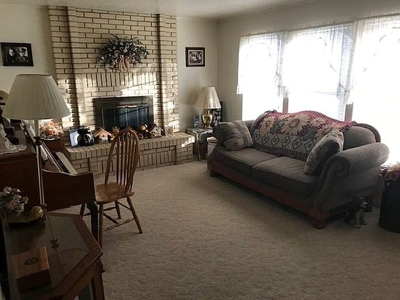 Living Room (View 2)