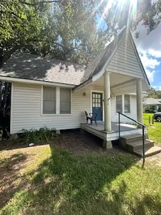 208 Tours St — Photo 2