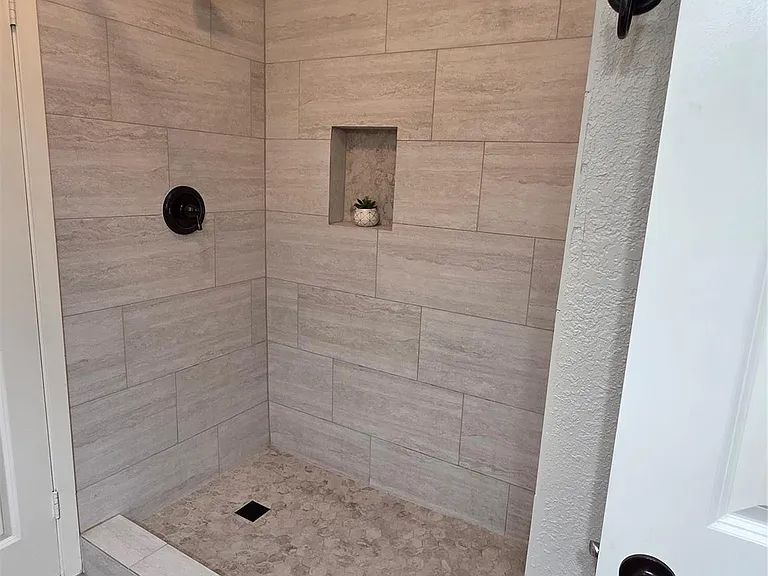 4203 Spinks Creek Ln — Photo 10