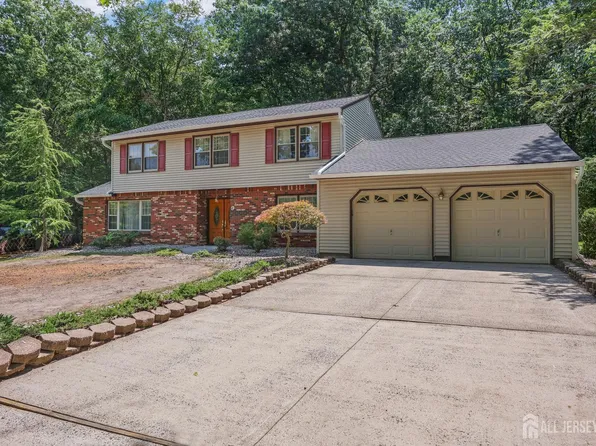 9 Lani St, Street, NJ 08831