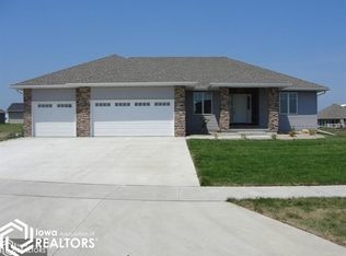 1508 Jade Ct SE, Mason City, IA 50401