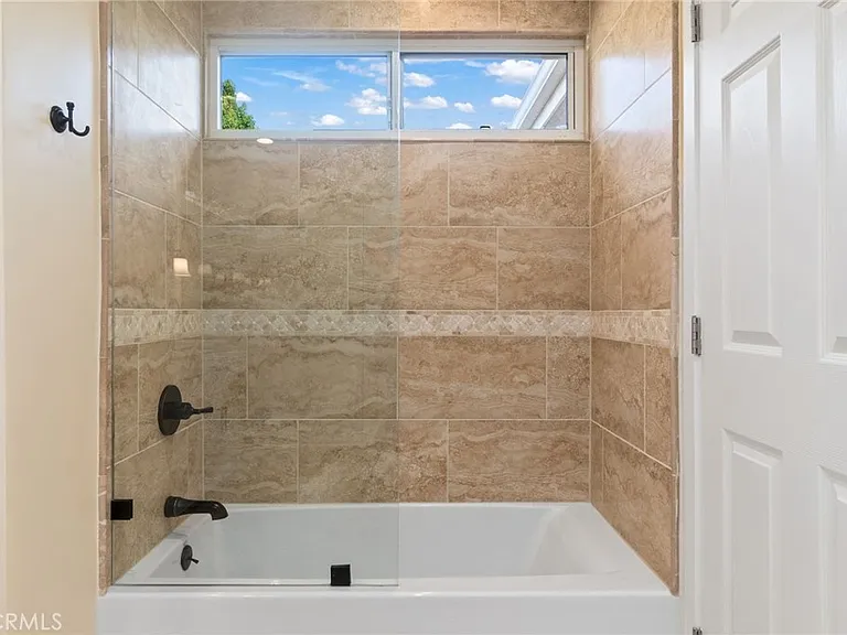 1027 S Malgren Ave — Photo 19
