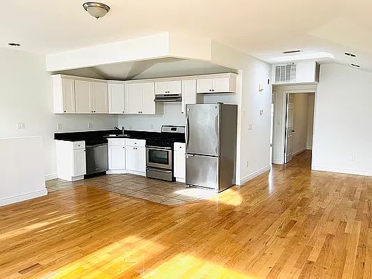 3rd image of 292 Zerega Ave