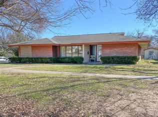 409 Cooper St, Bowie, TX 76230