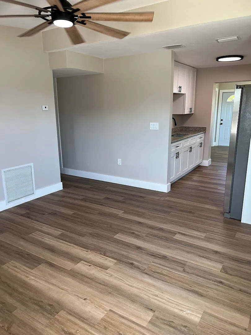 Totally updated !! All new interior. Bright and shiny — Photo 4