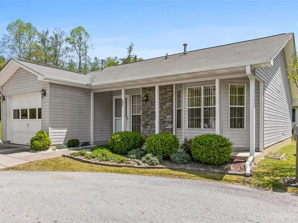 484 N Woodfield Ct, Hendersonville, NC 28791