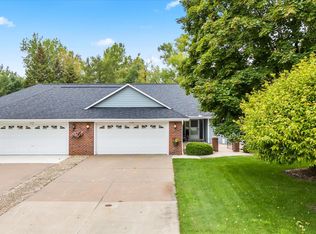 1134 Lois Ct, Shoreview, MN 55126