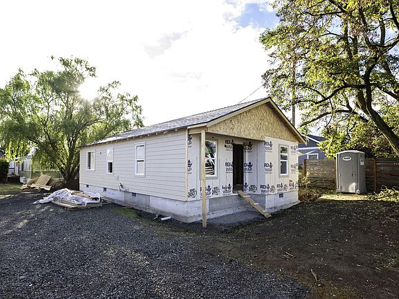 2nd image of 1295 Thomas Rd