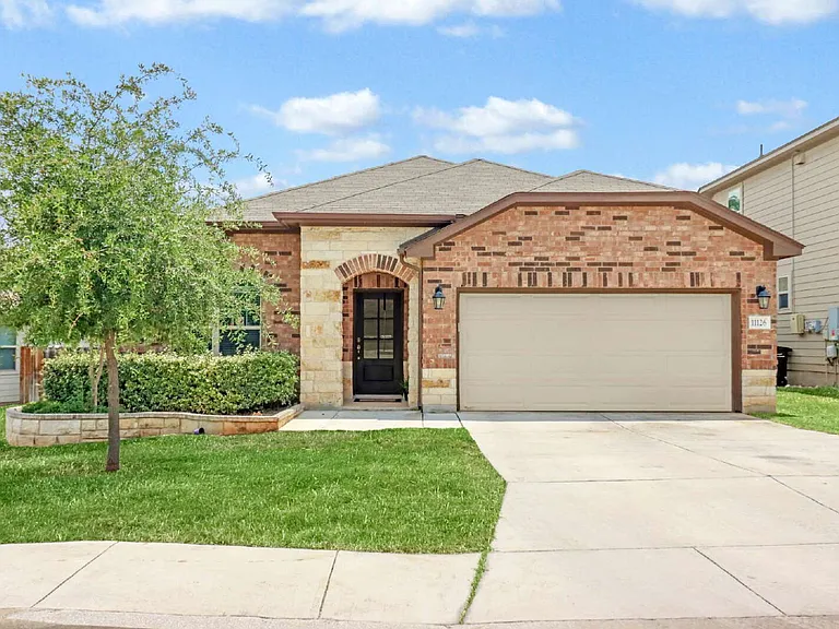 11126 Pomona Park Dr — Photo 2
