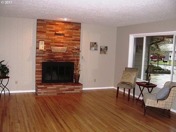 5th image of 9913 Saint Helens Ave