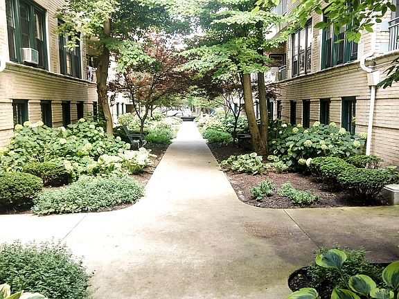 2nd image of 4316 N Clarendon Ave APT 1610