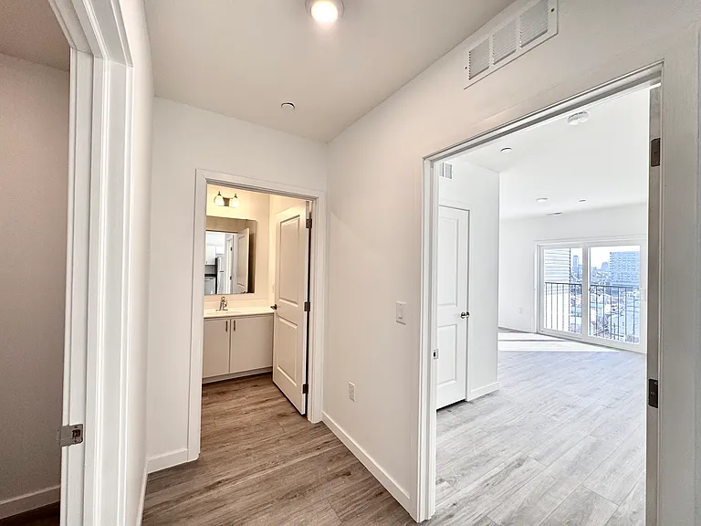 915 N Broad St #705 — Photo 12