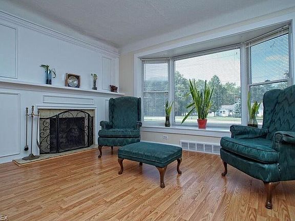 4th image of 7543 McLellan Dr