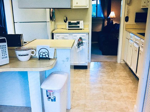 4th image of 700 S Cashua Dr APT 15B