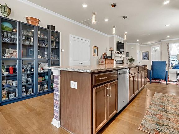 5th image of 4212 Kendall Ln