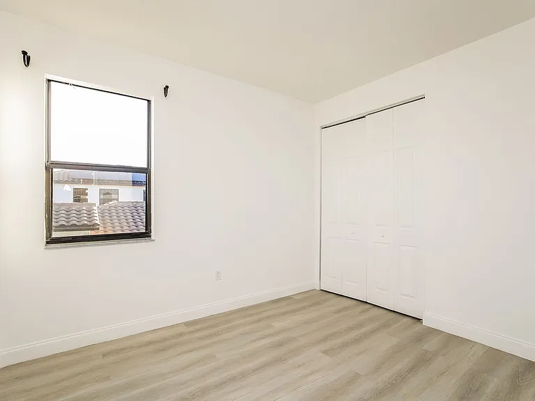 8916 Madrid Cir — Photo 11
