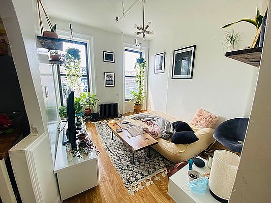 1st image of 584 Franklin Ave #3