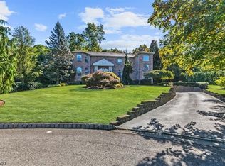 9 Parclake Ct, Wayne, NJ 07470