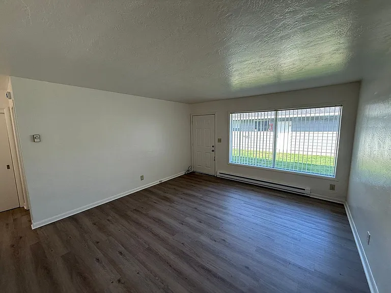 1835 Beach Ave NE #11 — Photo 4