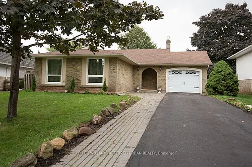 2255 Urwin Cres Photo 1