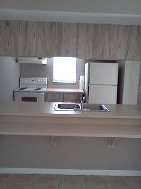 5th image of 906 SW 47th Ter APT 8